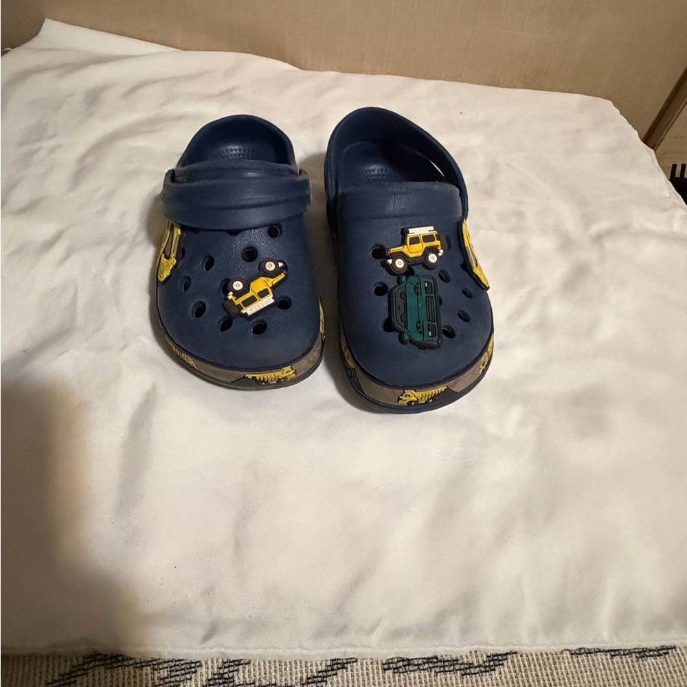 CROCS Kids Navy Sandals with Vehicle Design
